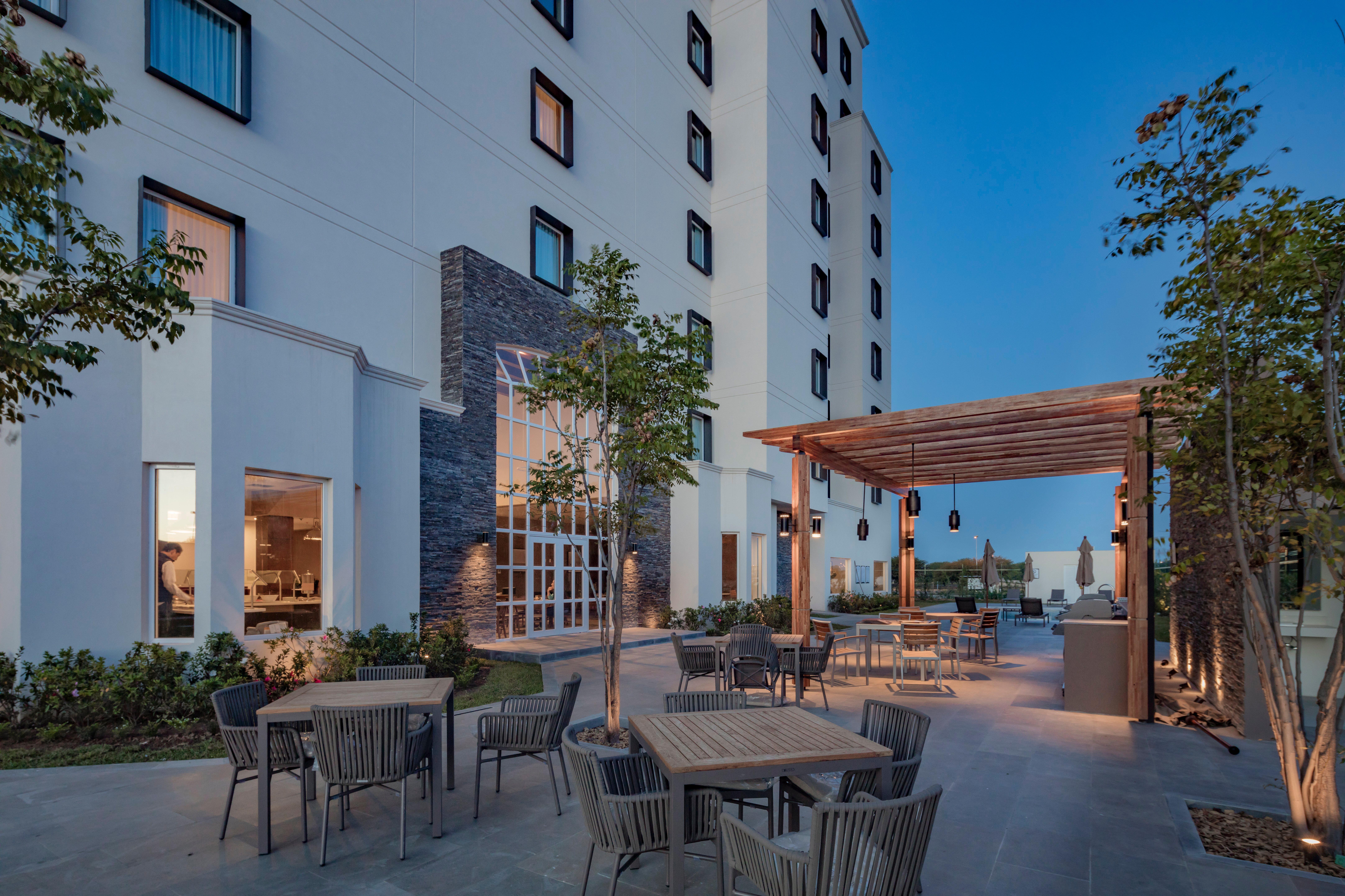 Staybridge Suites Silao By Ihg المظهر الخارجي الصورة