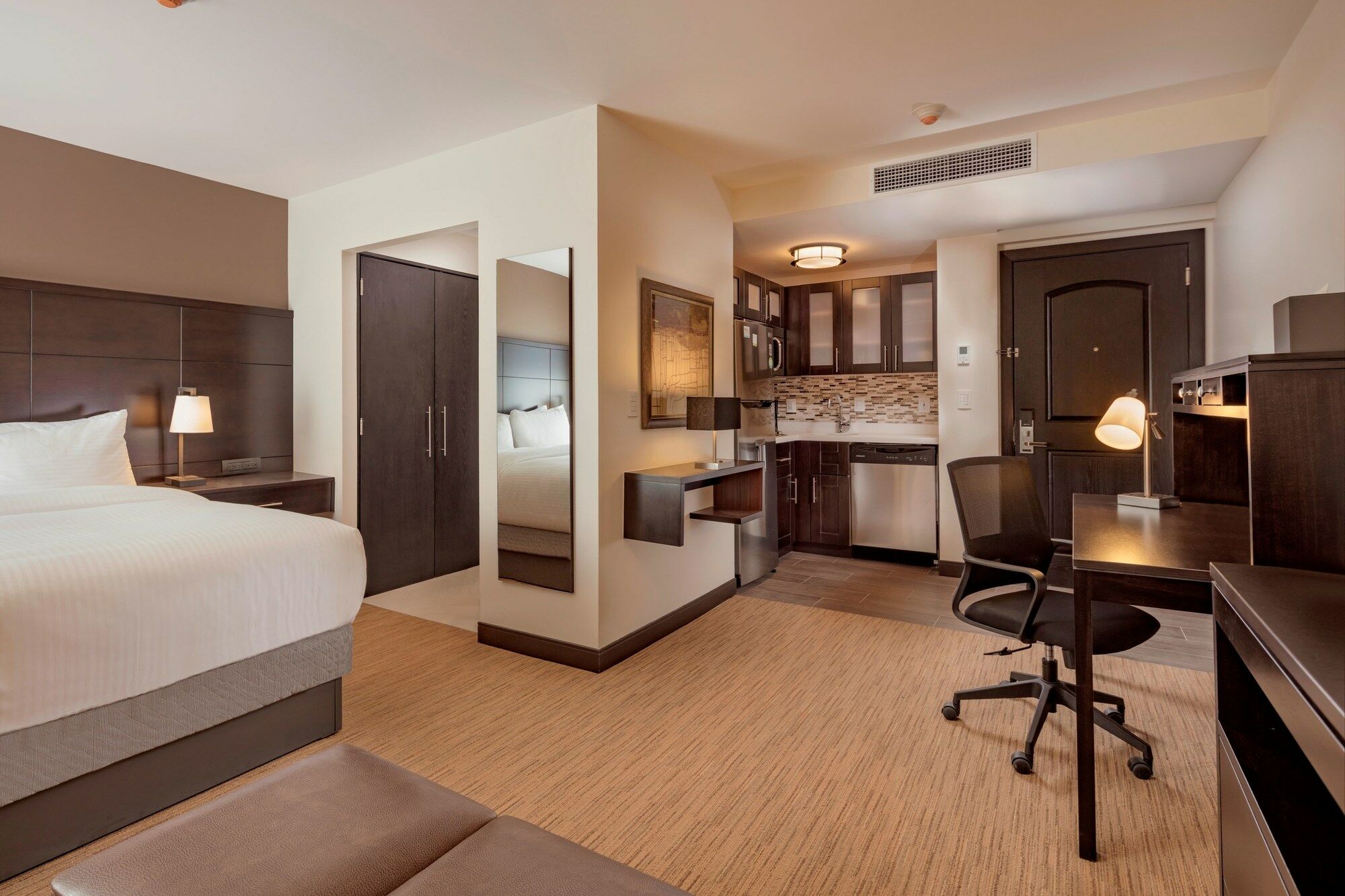 Staybridge Suites Silao By Ihg المظهر الخارجي الصورة